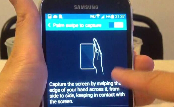 Función de deslizar la palma de la mano en un teléfono Samsung