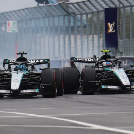 Antonelli profite de l'abandon de Russell après un duel chaud, Hamilton et Verstappen sur le podium