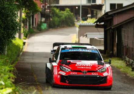 Evans premier leader au Japon, déjà des écarts