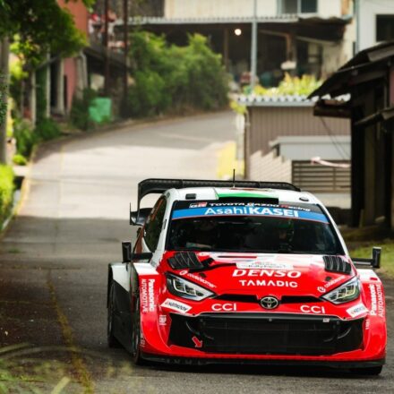 Evans premier leader au Japon, déjà des écarts