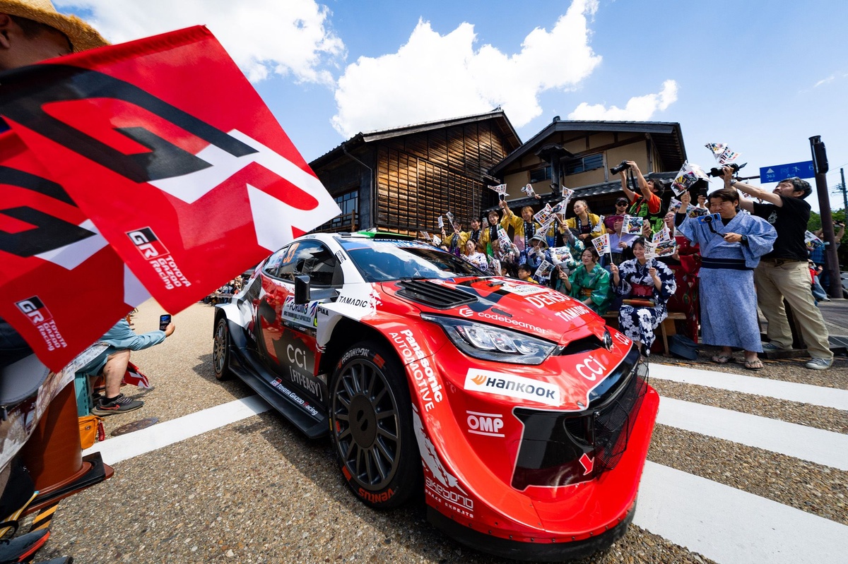 Evans impérial dans un Rallye du Japon écrasé par Toyota