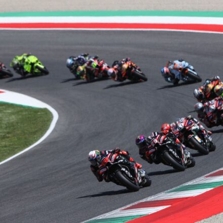Bezzecchi se balade à domicile, Martín assure le doublé à Aprilia