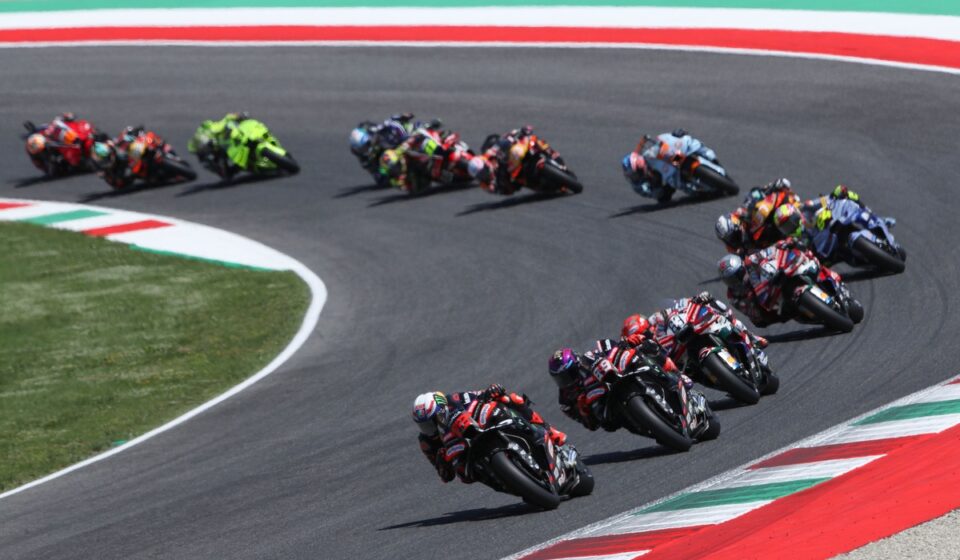 Bezzecchi se balade à domicile, Martín assure le doublé à Aprilia