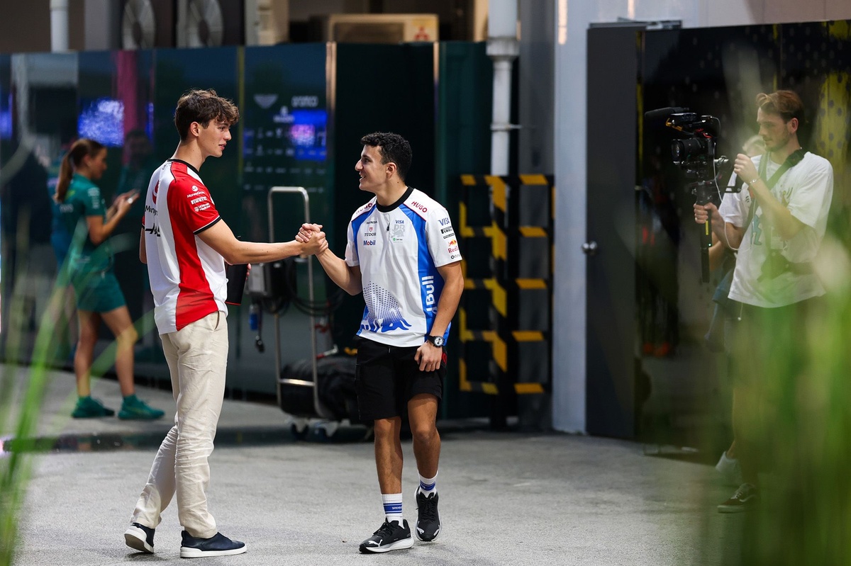 Pourquoi Bearman et Hadjar doivent "mériter le droit" de suivre Verstappen