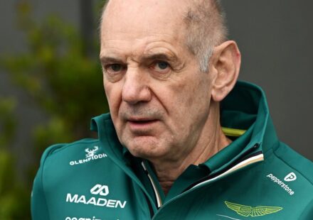 Newey de retour dans le paddock F1 sur fond de rumeurs d'hospitalisation