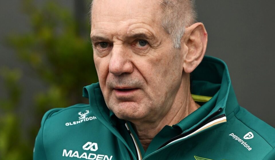 Newey de retour dans le paddock F1 sur fond de rumeurs d'hospitalisation