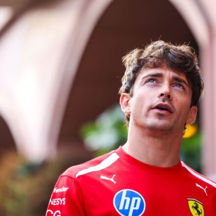 Leclerc assure n'avoir "jamais vraiment envisagé" de quitter Ferrari