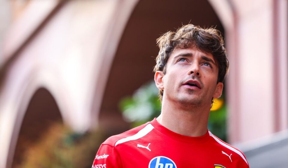 Leclerc assure n'avoir "jamais vraiment envisagé" de quitter Ferrari