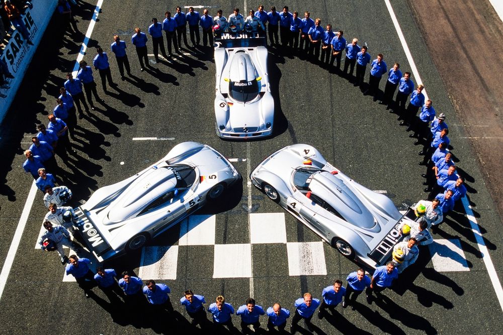 Los tres Mercedes CLR al inicio de la edición 1999