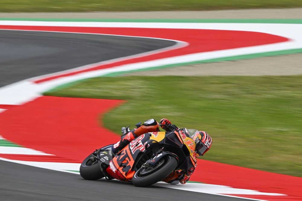 Maverick Viñales en un entrenamiento exigente en Mugello