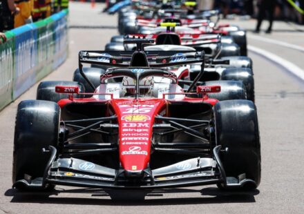 Russell : "Ferrari est clairement l'équipe à battre"