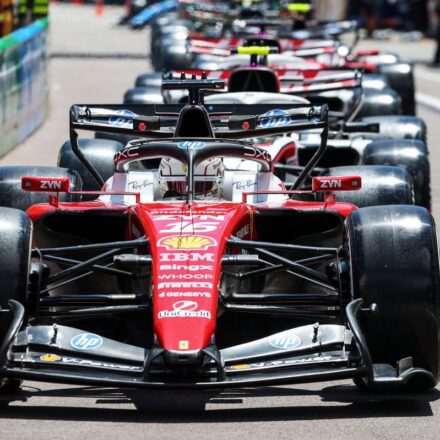 Russell : "Ferrari est clairement l'équipe à battre"