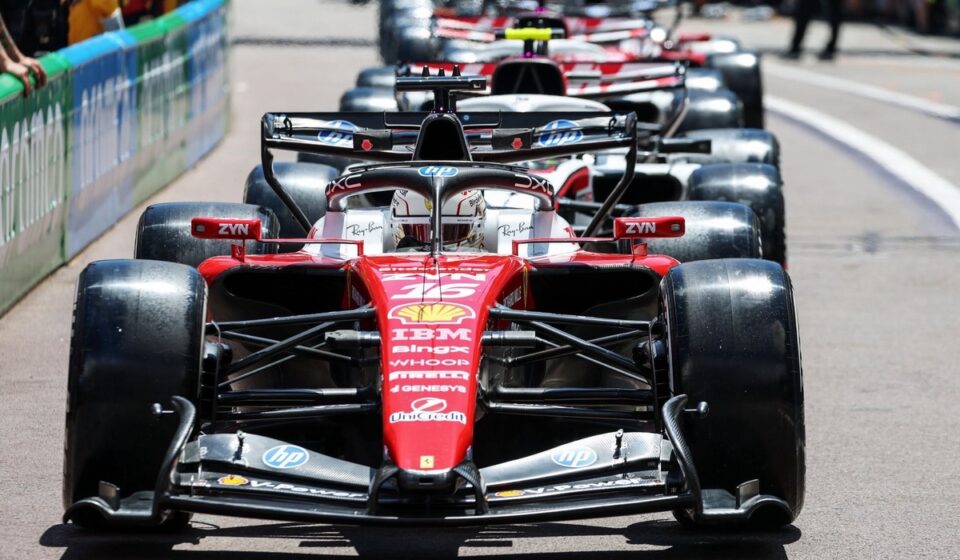 Russell : "Ferrari est clairement l'équipe à battre"