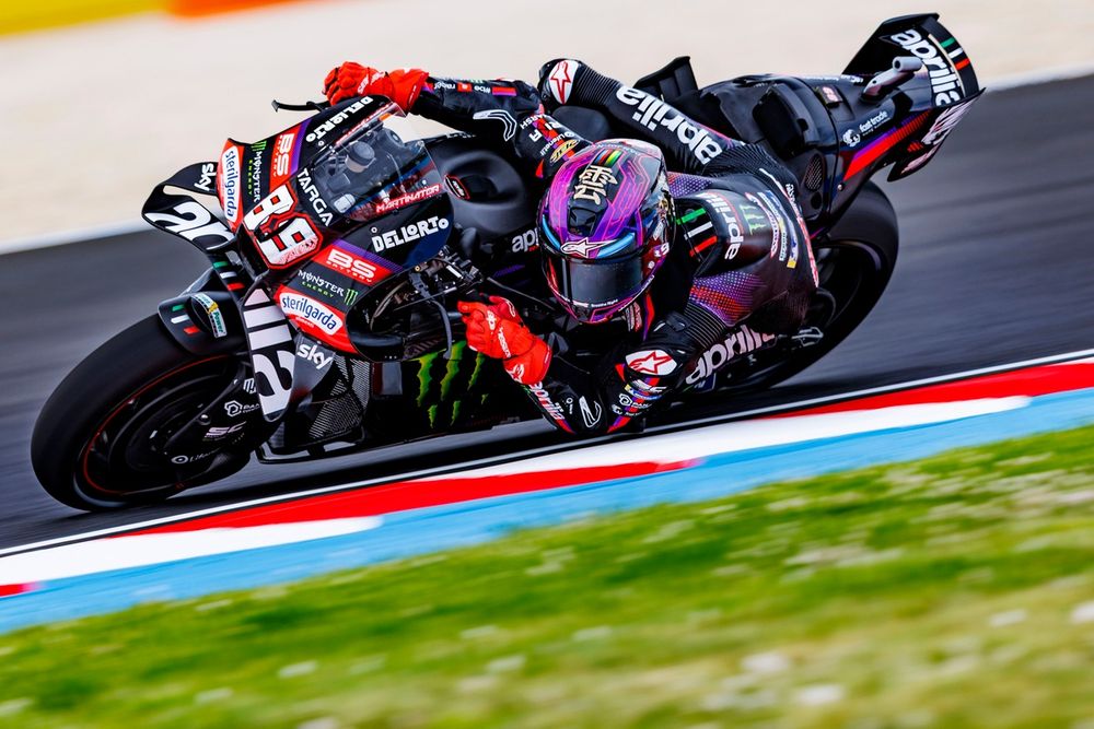 Jorge Martín juge son Aprilia performante au GP de Hongrie.