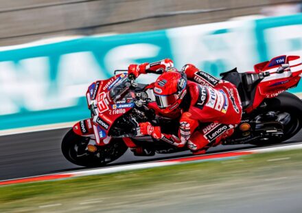 Marc Márquez chute puis signe la pole en Hongrie !