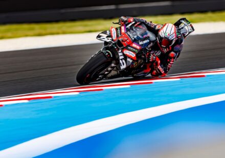 Bezzecchi en contrôle, Márquez à 97 points