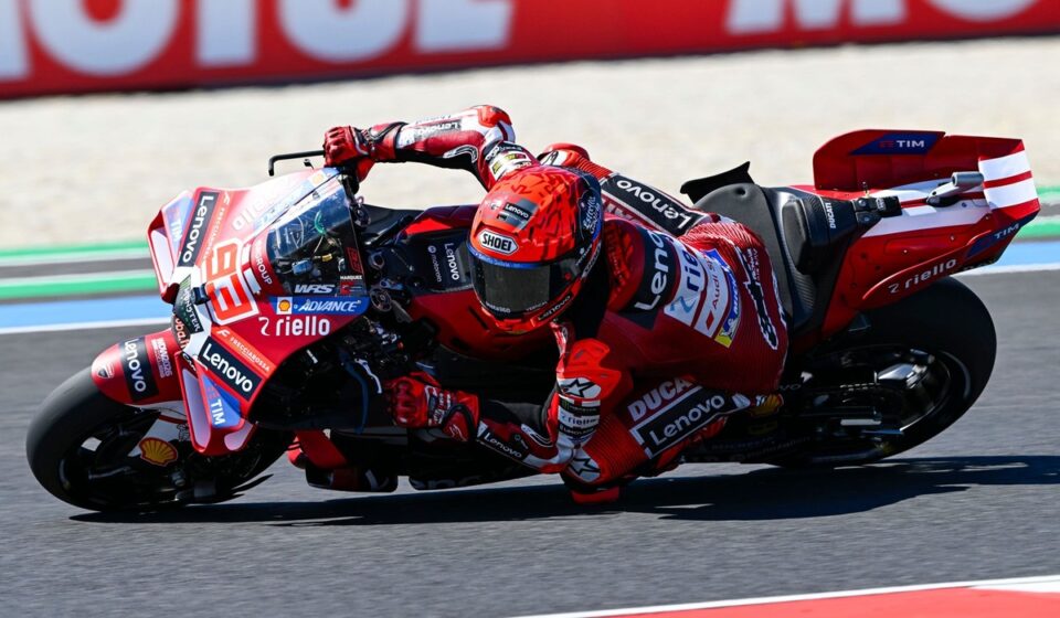 Márquez se surprend mais fera "très attention" en course