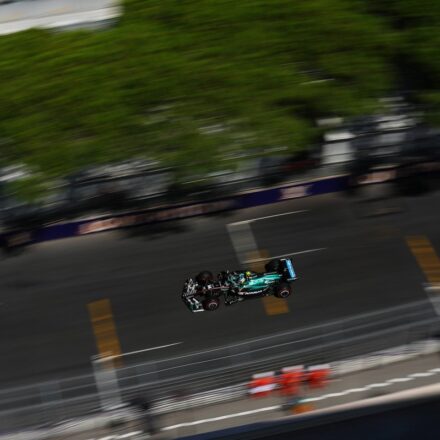 Au milieu du bazar, Aston Martin et Alonso inscrivent leur premier point