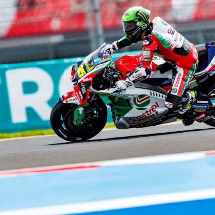Cal Crutchlow encore distancé... mais encore au départ à Brno !