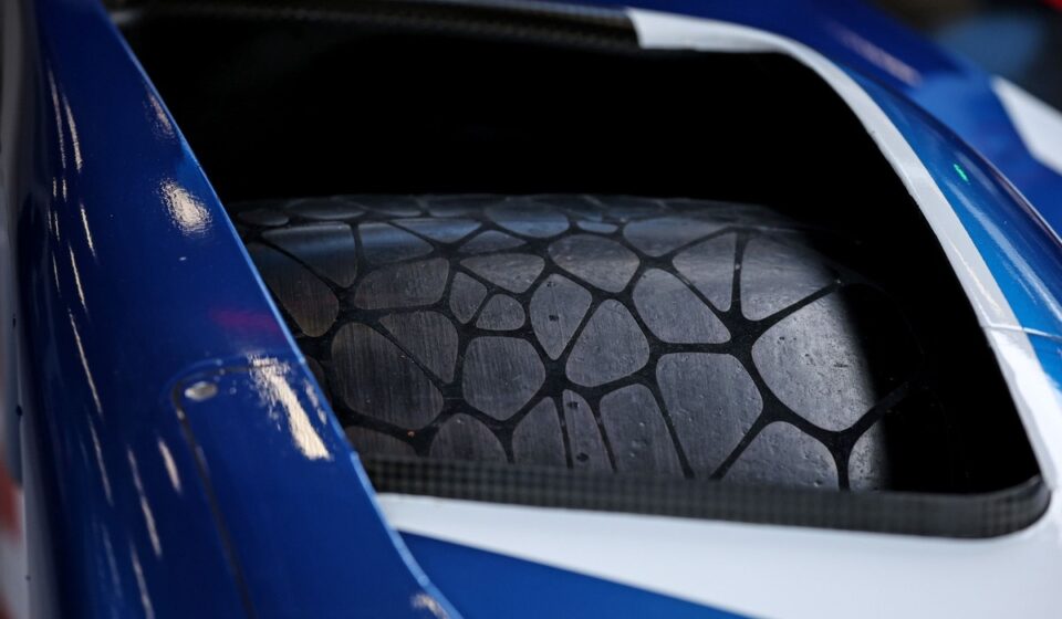 C'est quoi ces dessins sur les pneus des Hypercars aux 24 Heures du Mans ?