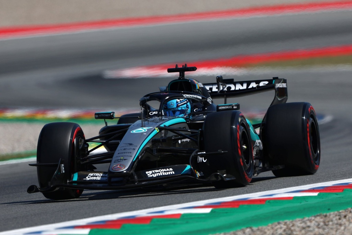 Russell en pole 0"064 devant Hamilton, Leclerc dans le mur