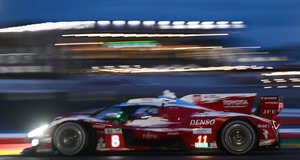 Toyota en tête des 24H du Mans, la voiture de sécurité intervient !