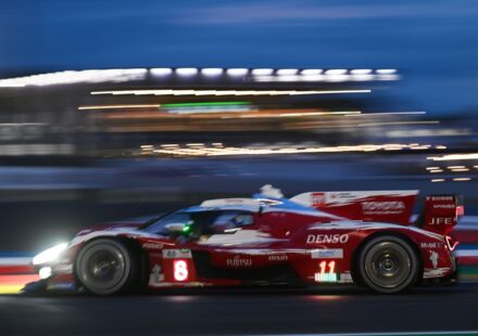 Toyota en tête des 24H du Mans, la voiture de sécurité intervient !