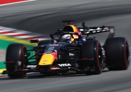 Verstappen surpris par un écart réduit de moitié entre Mercedes et Red Bull