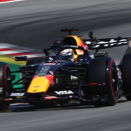 Verstappen surpris par un écart réduit de moitié entre Mercedes et Red Bull