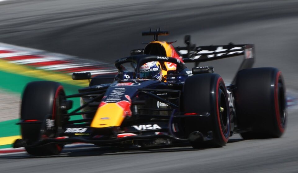 Verstappen surpris par un écart réduit de moitié entre Mercedes et Red Bull