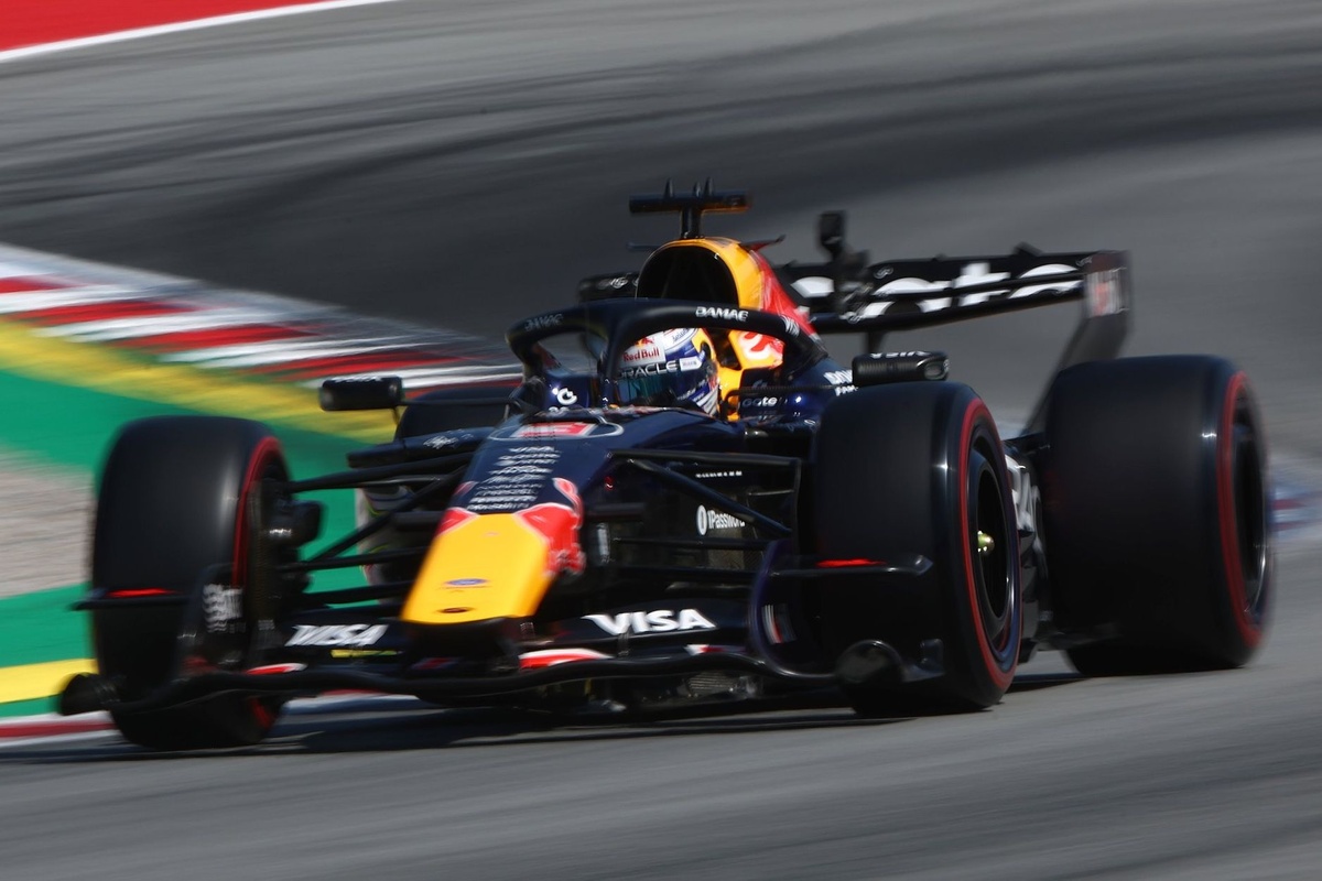 Verstappen surpris par un écart réduit de moitié entre Mercedes et Red Bull
