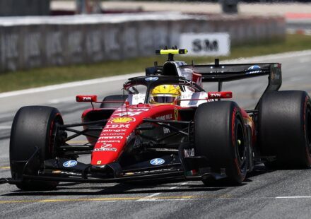 Hamilton terrasse Mercedes pour sa première victoire avec Ferrari, abandon pour Antonelli !
