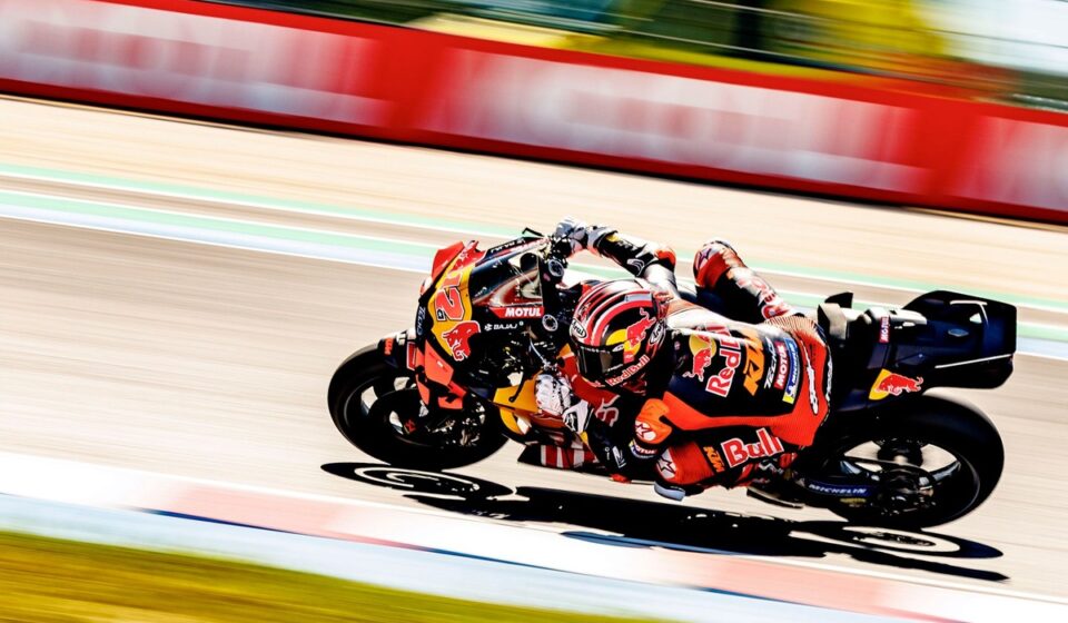 "Pas efficace" sur la KTM, Viñales a compris comment Acosta fait la différence