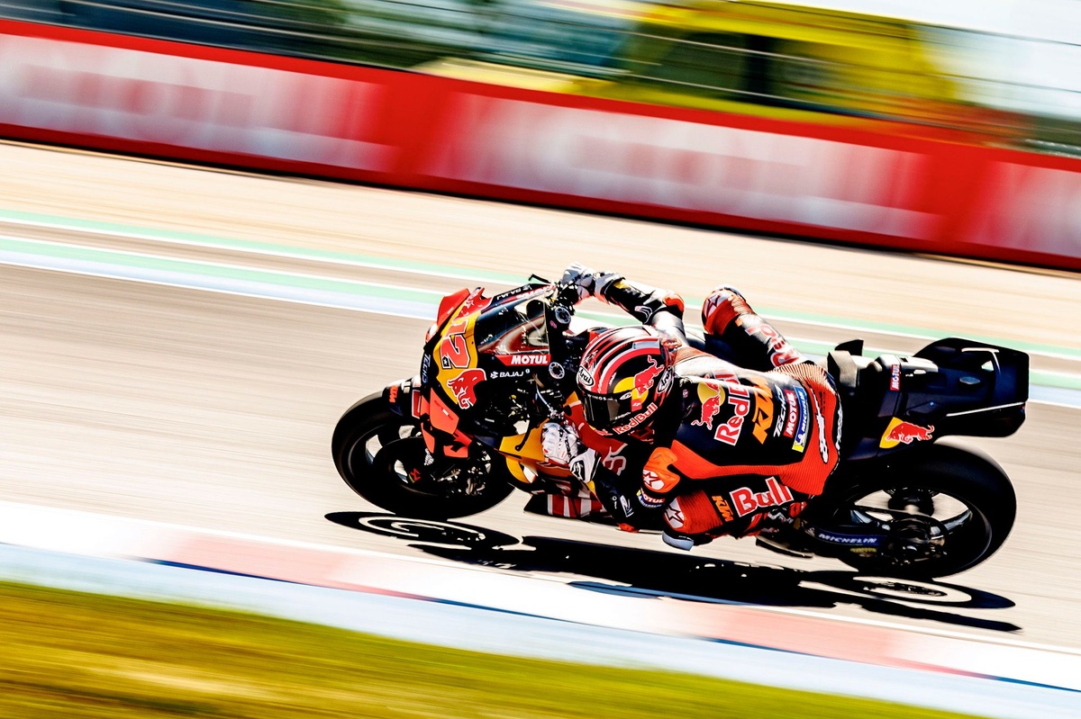 "Pas efficace" sur la KTM, Viñales a compris comment Acosta fait la différence