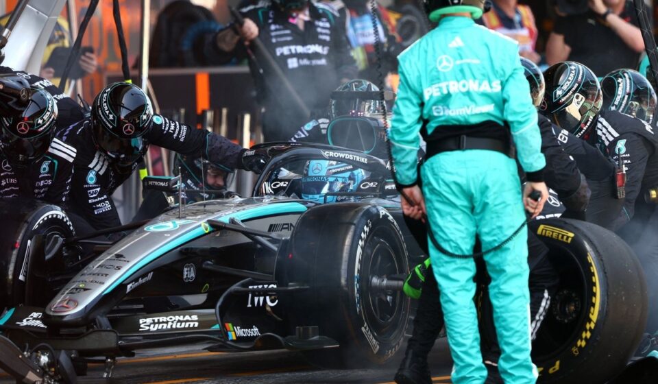 Comment une erreur de Mercedes au stand a handicapé Russell à Barcelone