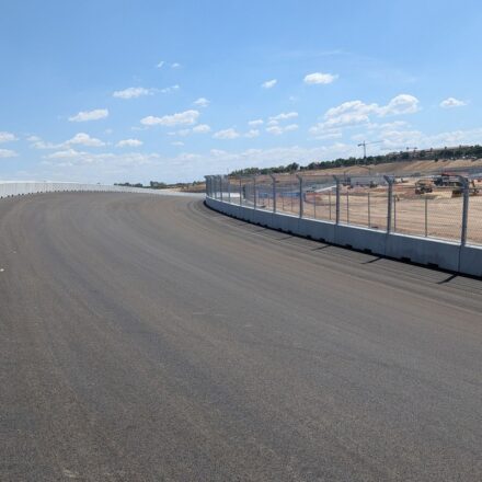 "Aucun virage comparable en F1" : pourquoi il y a de la folie sur le Madring