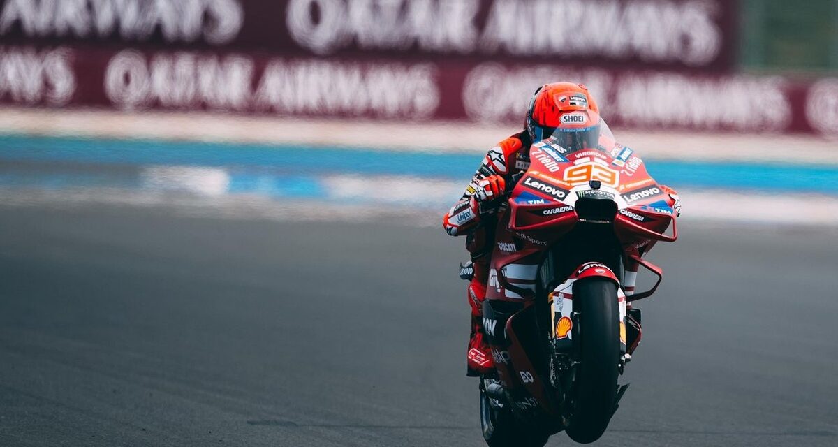 Márquez mène puis chute, Quartararo surprend !