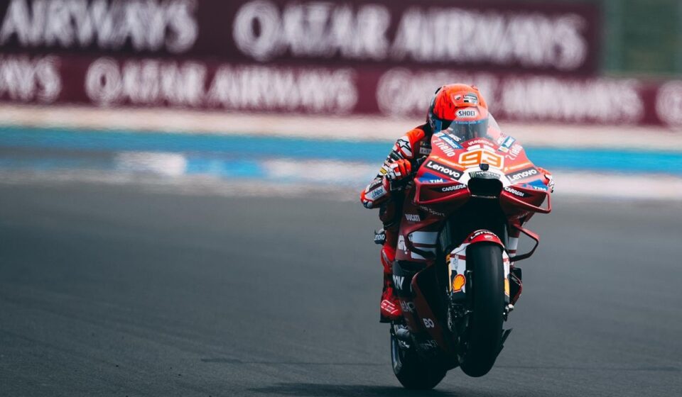 Márquez mène puis chute, Quartararo surprend !