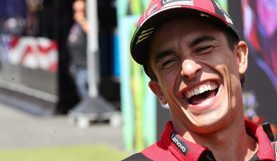 Márquez veut-il faire craquer Bezzecchi ? "Il n'aime pas la pression !"