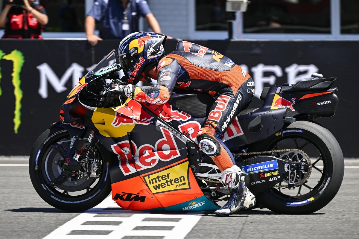 Les premiers tests sans holeshot device avant font débat