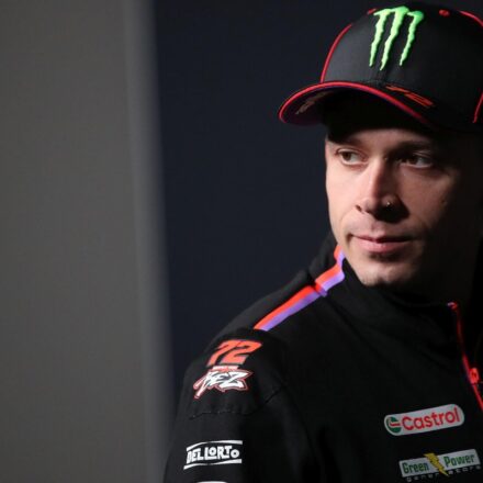 Coup de tonnerre à Brno : Bezzecchi est suspendu pour la course !