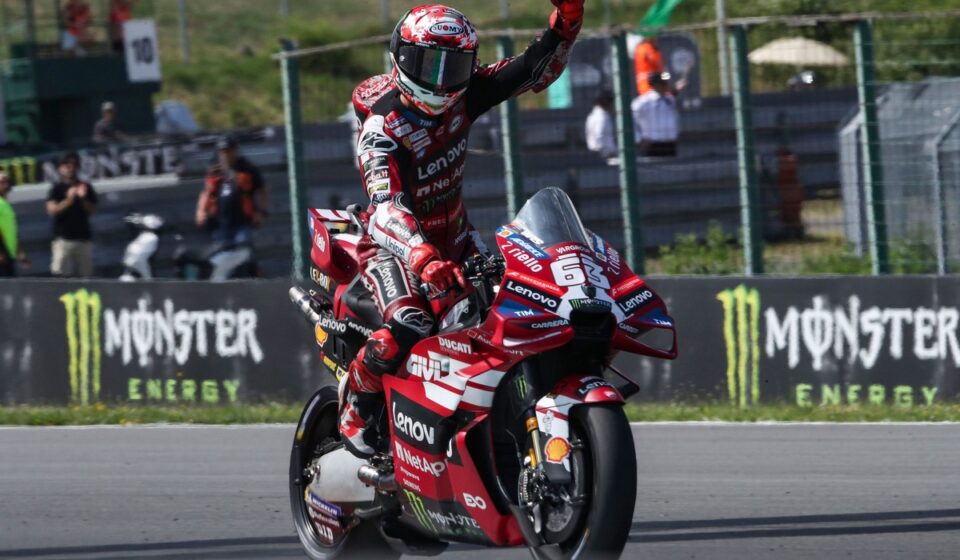 Premier succès 2026 pour Bagnaia, Bezzecchi à la faute