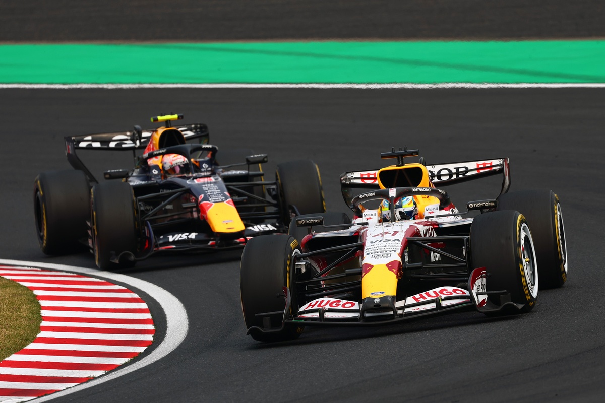 Arvid Lindblad frente a Isack Hadjar en Suzuka
