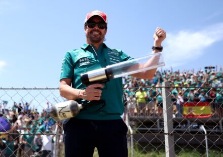 Alonso répond à la rumeur Alpine : "Nous sommes une cible facile"