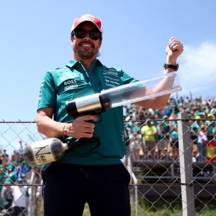 Alonso répond à la rumeur Alpine : "Nous sommes une cible facile"