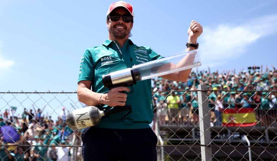 Alonso répond à la rumeur Alpine : "Nous sommes une cible facile"