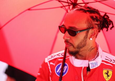 Hamilton explique la blessure au cou qui a affecté sa saison 2025