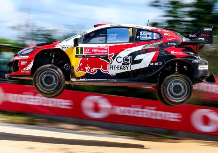 Ogier remporte la Super Spéciale d'ouverture en Grèce