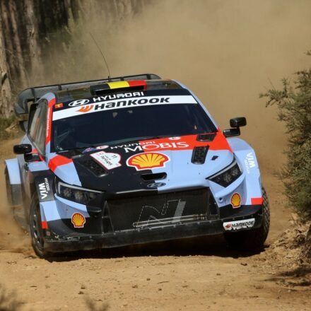 Neuville profite d'une crevaison de Fourmaux au Rallye de l'Acropole
