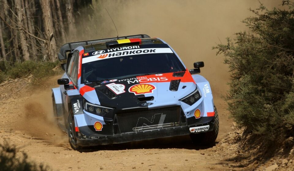 Neuville profite d'une crevaison de Fourmaux au Rallye de l'Acropole